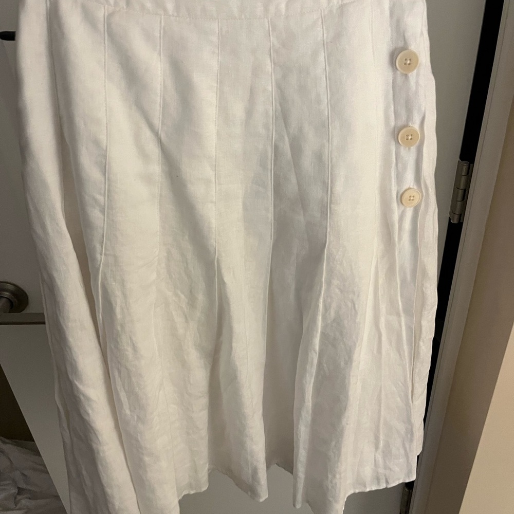 Elegant White Button-Detail Skirt